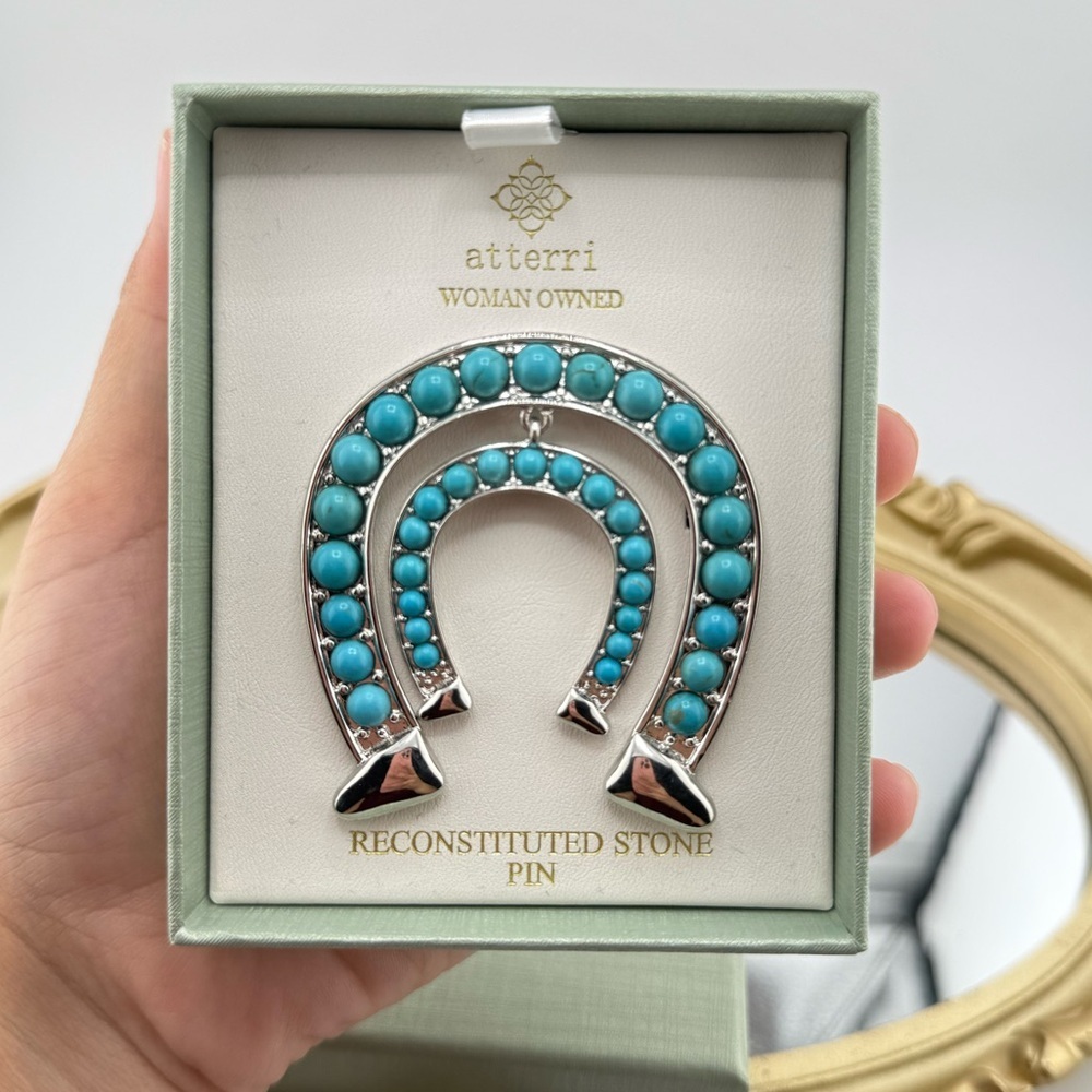 Atterri Reconstituted Stone Horseshoe Pin – Turquoise-Inspired Statement Brooch - Picture 5 of 5